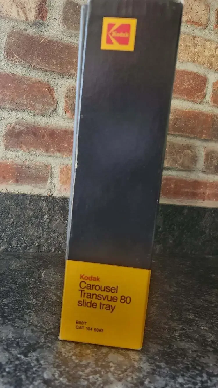 VINTAGE 1983 KODAK CAROUSEL TRANSVUE 80 SLIDE TRAY IN ORIGINAL BOX - PHOTOGRAPHY